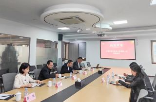 海(hǎi)曙區(qū)商務局領導莅臨國(guó)貿走訪調研