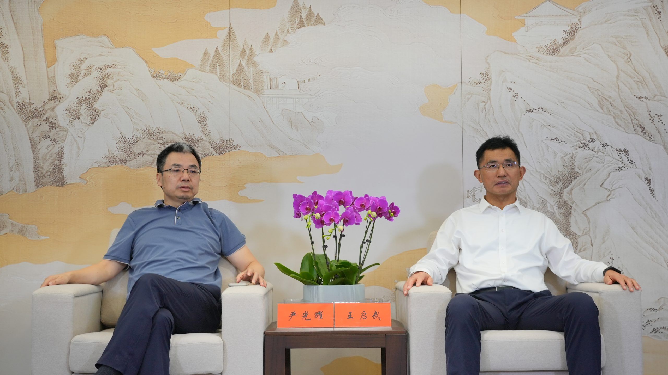 澧縣縣委書(shū)記王啓武一(yī)行(xíng)考察湖(hú)南(nán)萌恒 共話(huà)合作(zuò)發展新未來(lái)