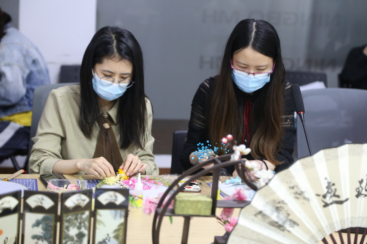 母親節幹花(huā)團扇DIY