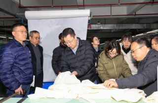 優衣庫客戶代表來(lái)訪湖(hú)南(nán)華繡