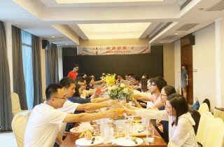 總有(yǒu)些(xiē)驚喜的(de)際遇 比方說(shuō)當我遇見(jiàn)你(nǐ)