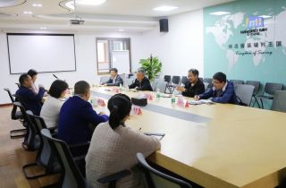 甯波市(shì)保稅區(qū)管委會(huì)陸志(zhì)孟主任一(yī)行(xíng)莅臨萌恒走訪調研