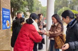 溫情臘八 事(shì)事(shì)粥全|萌創空(kōng)間(jiān)開(kāi)展送臘八粥活動