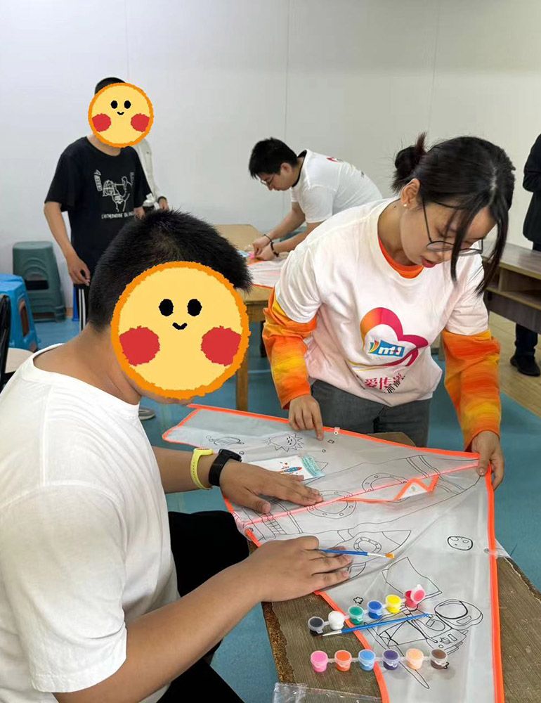 福利院慰問(wèn)